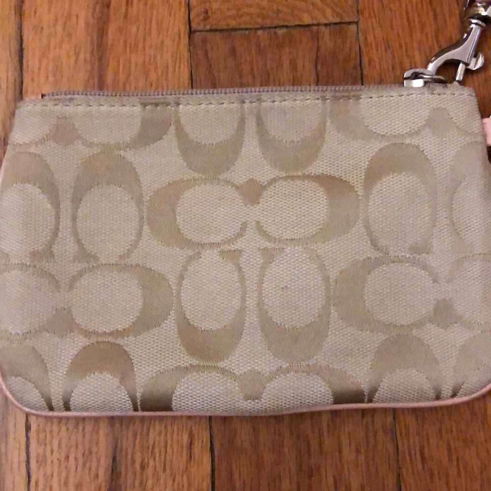 ❤️BUNDLEME❤️ Coach Wristlet - Picture 4 of 7